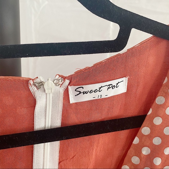 Polkadot romper - Picture 2 of 3